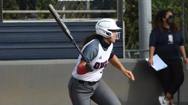Owls Tally 21 Hits in UNF Split