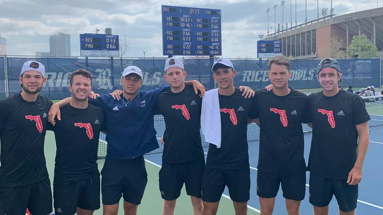 Owls Tops Owls in Houston