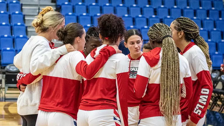 Owls conclude non-conference play at Chicago State & Illinois