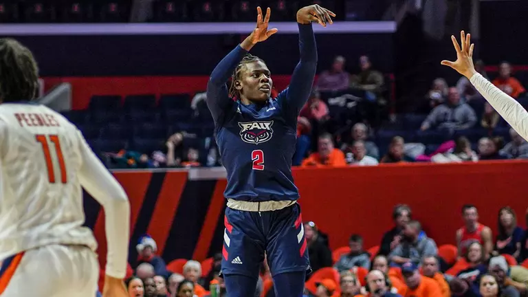 Owls fall short at Illinois