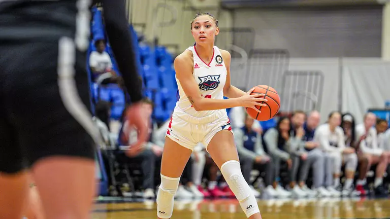 Owls dominate Conquistadors to post program's best start in its DI history