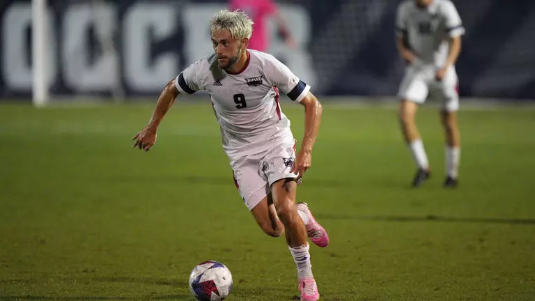 Owls Fly Past FGCU on Senior Night