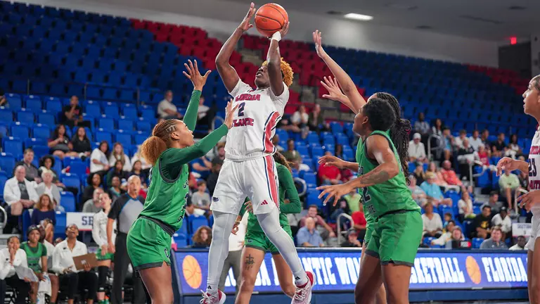 Owls Roll Past Chicago State in Home-Opener, 80-57