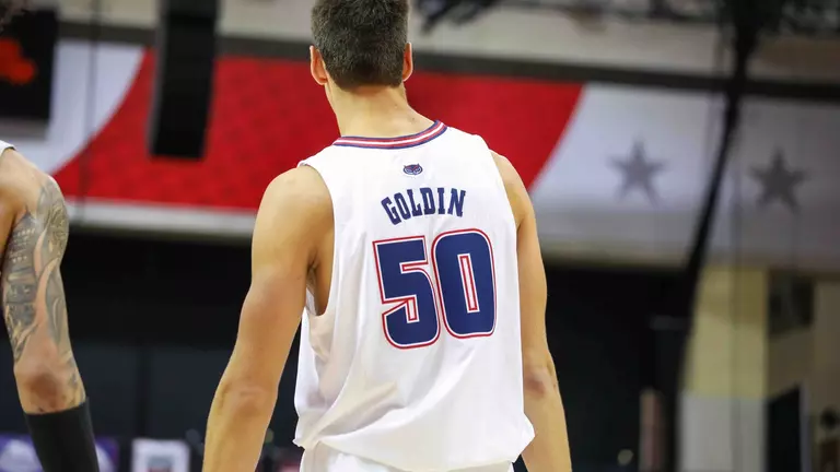 Owls Move Up to No. 14 in AP Top 25