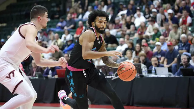 Owls Move Up to No. 13 in Latest AP Poll