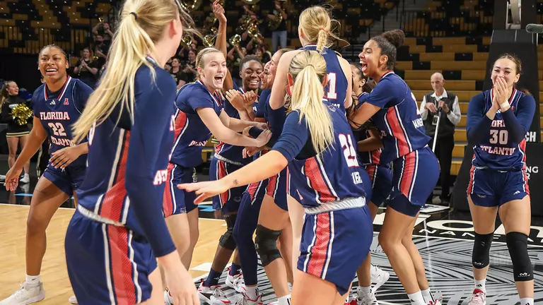 Owls Upset Previously Unbeaten UCF, 59-58