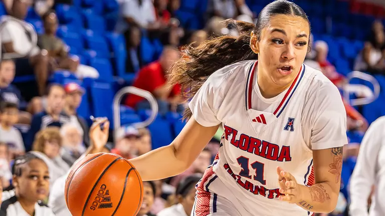 Owls Roll Past St. Thomas, 78-60