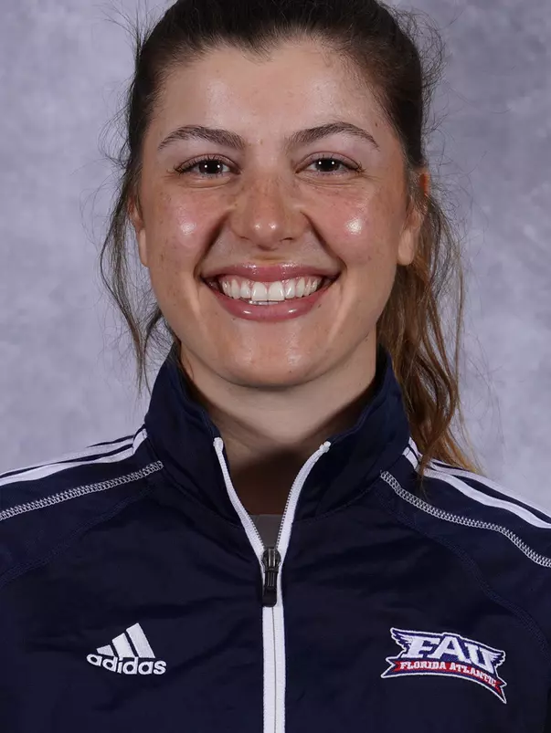 Leti Bagnoli - 2023 Headshot
