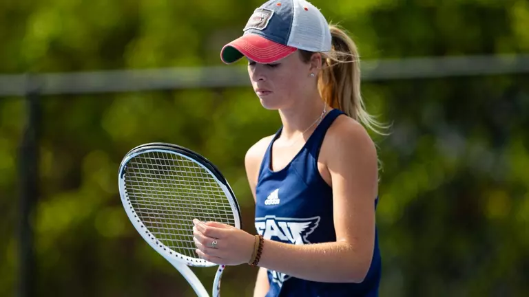 McGinnis Leads Owls on St. Patrick’s Day