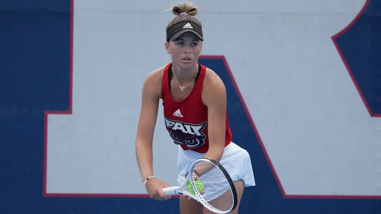 Owls Knockdown an Undefeated USA