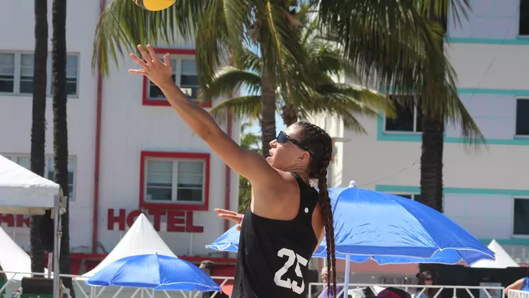 No. 15 Florida Atlantic fell in a pair of top-10 duals to close out Unconquered Invitational Saturday