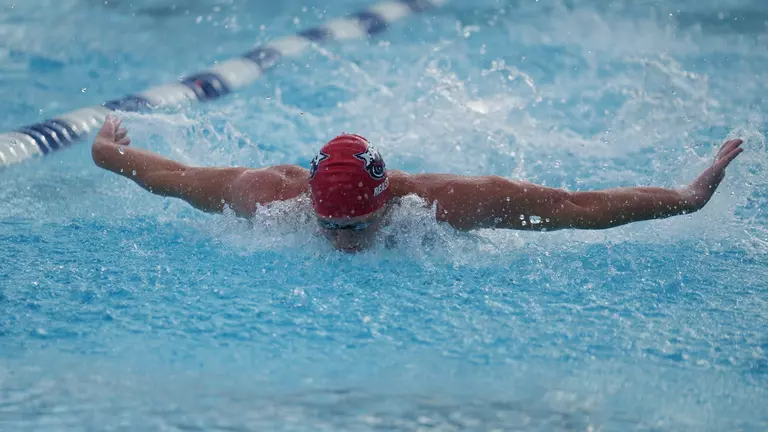 Owls Hit the Road for Nova/UF Meet