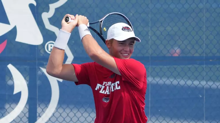 Owls Win 11 of 17 Matches on Day One