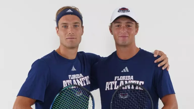 Doubles Duo Advance to Quarters