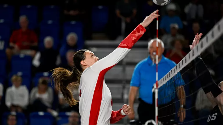 Florida Atlantic Drops Three-Setter at East Carolina
