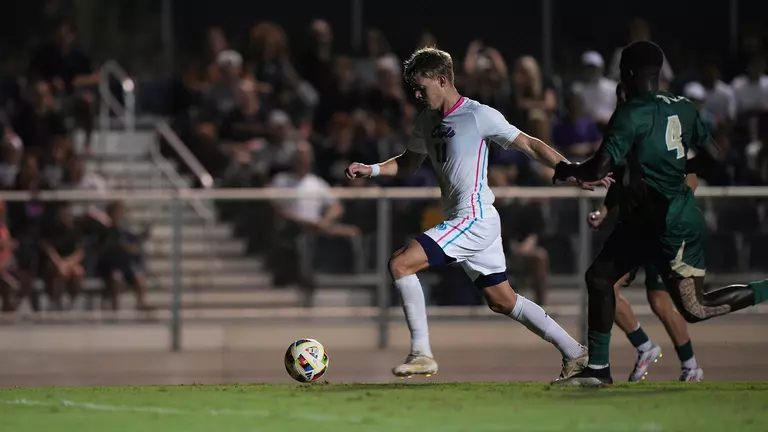 Owls’ Win Streak Halted in Memphis