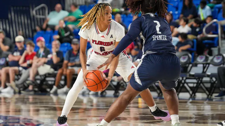 Fourth-Quarter Rally Pushes Owls Past Ospreys on Education Day