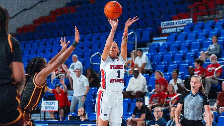 Strong Start Leads Owls Past Wildcats