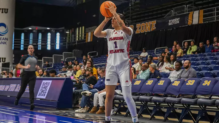 Owls Earn First Road Victory in 62-52 Win at FIU
