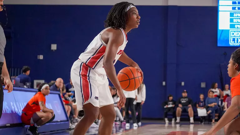 Owls Earn Double-Figure Home-Opening Win Over Mercer