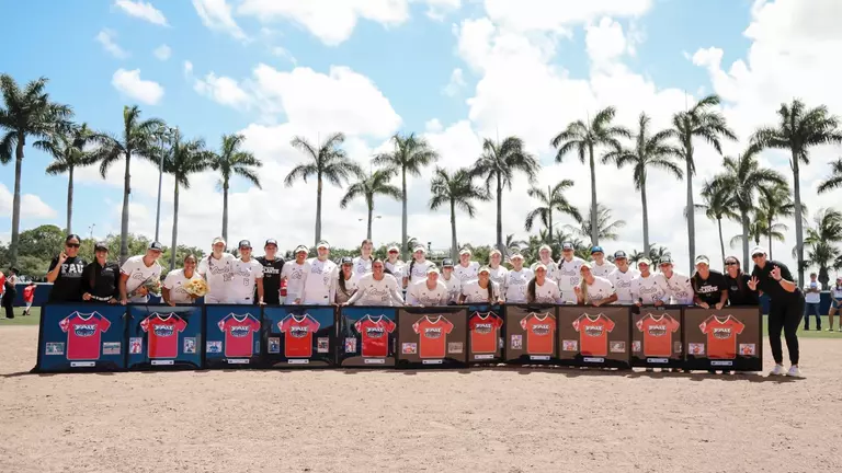 Owls Win School's First AAC Regular Season Title