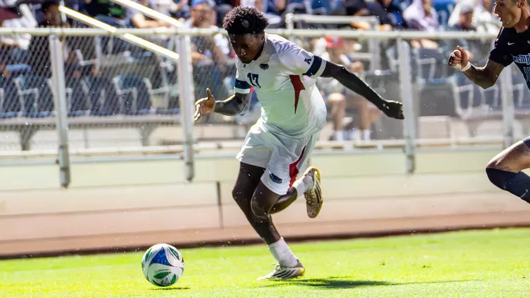 Owls’ Winning Streak Halted at Charlotte