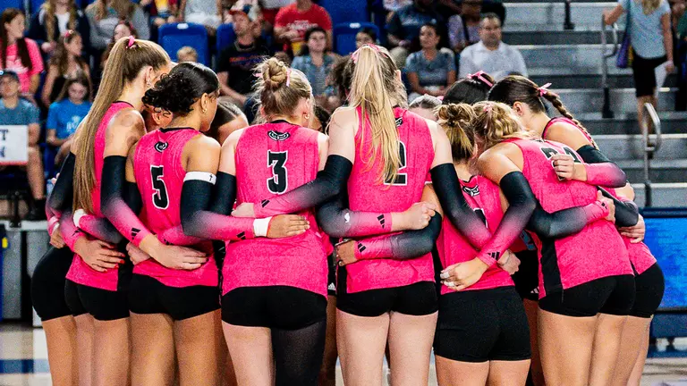 Owls Drop Four-Setter to Charlotte