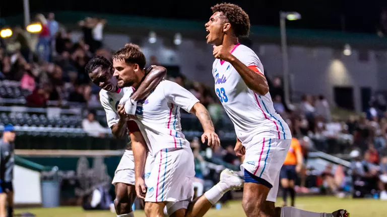 Zettl’s Last-Minute Strike Carries Owls Past USF