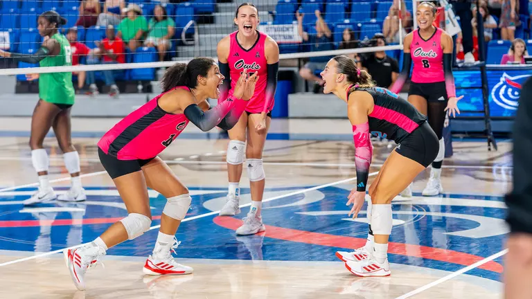 Owls Earn Four-Set Win Over North Texas