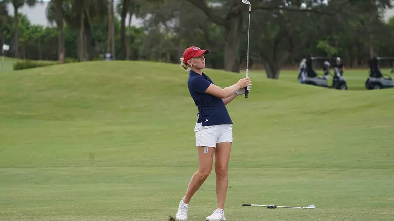 Cox Leads Owls on Monday in North Carolina