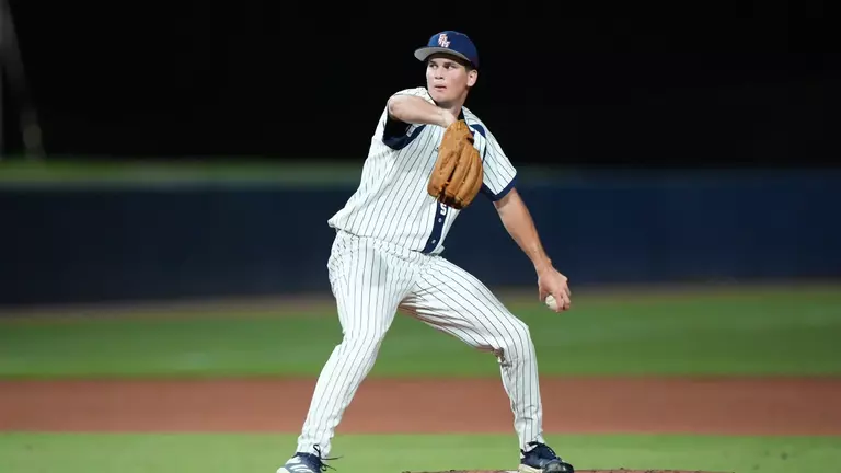 Beard, Lipsey Lead Owls All-AAC Honors