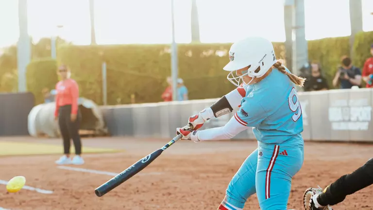 19 Owls Named NFCA Scholar Athletes