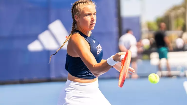 Owls Edged by Charlotte, 4-3