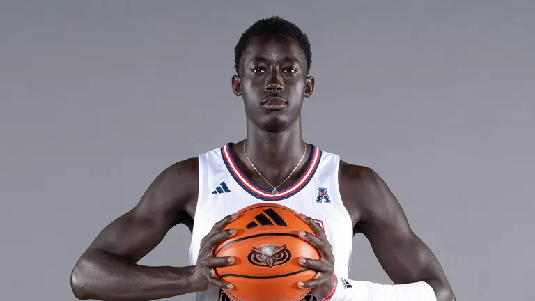 Meet Redshirt Freshman Guard Amar Amkou