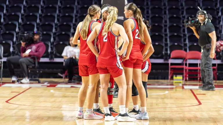 Owls Fall in Regular Season Finale at Temple