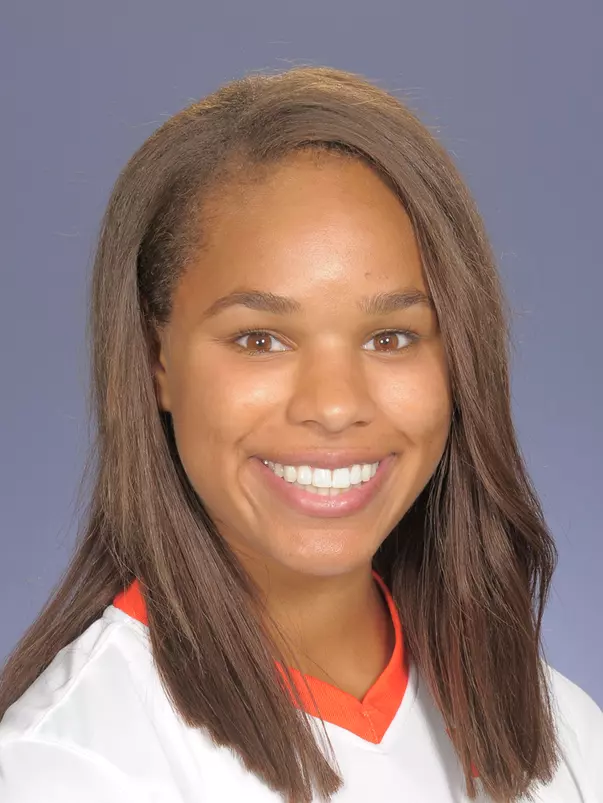 Lexi Carrier 2017 Headshot