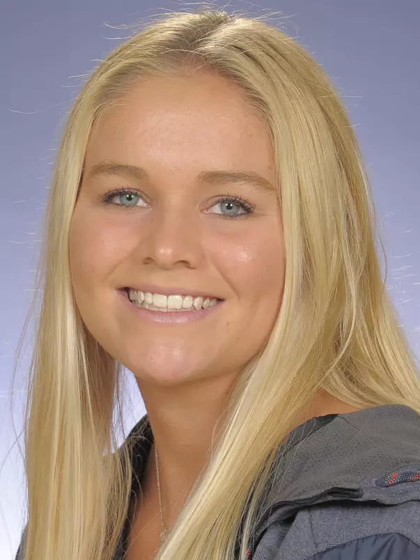 Raquel Corniuk 2017-18 Headshot