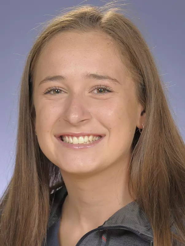 Emma Curtis 2017-18 Headshot