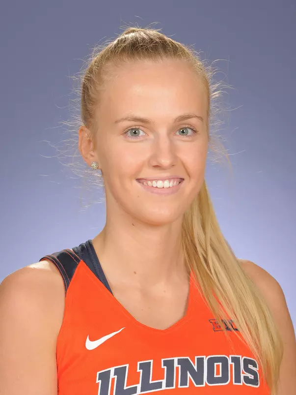 Petra Holesinska headshot