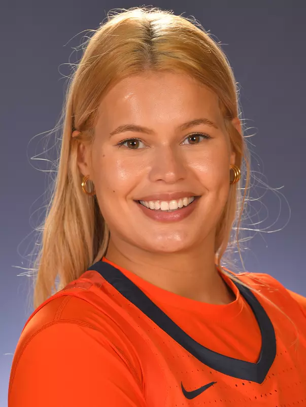 Geovana Lopes 2020-21 Head Shot