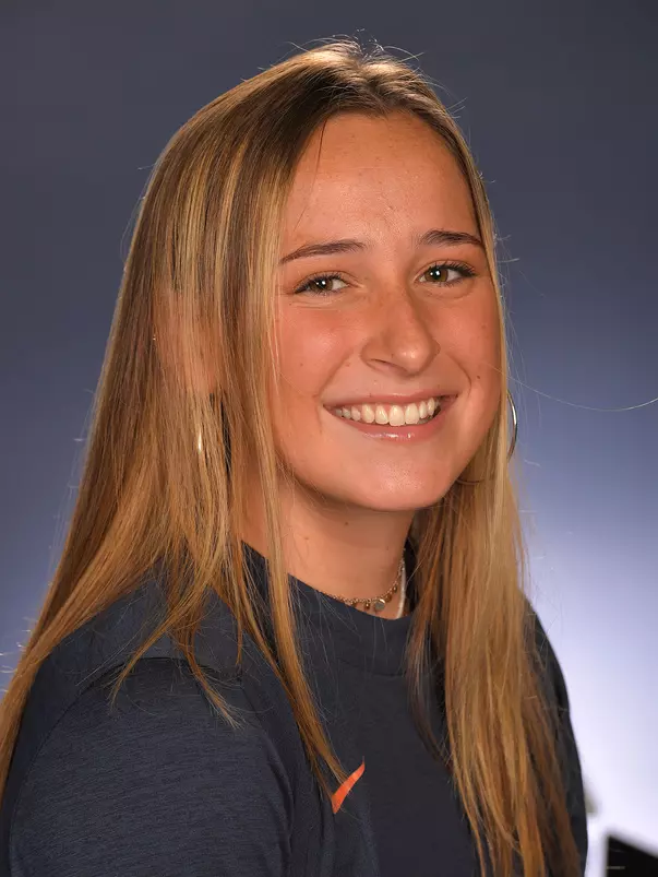 Emma Curtis 2020-21 Headshot