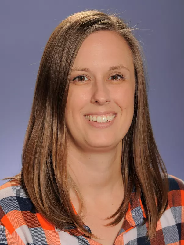 Sarah Elder head shot_2021-22