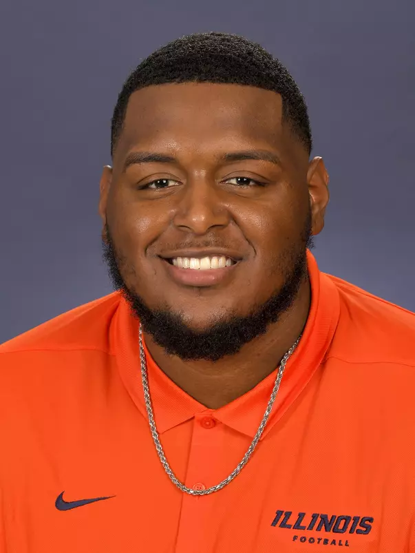 Vederian Lowe Headshot 2021
