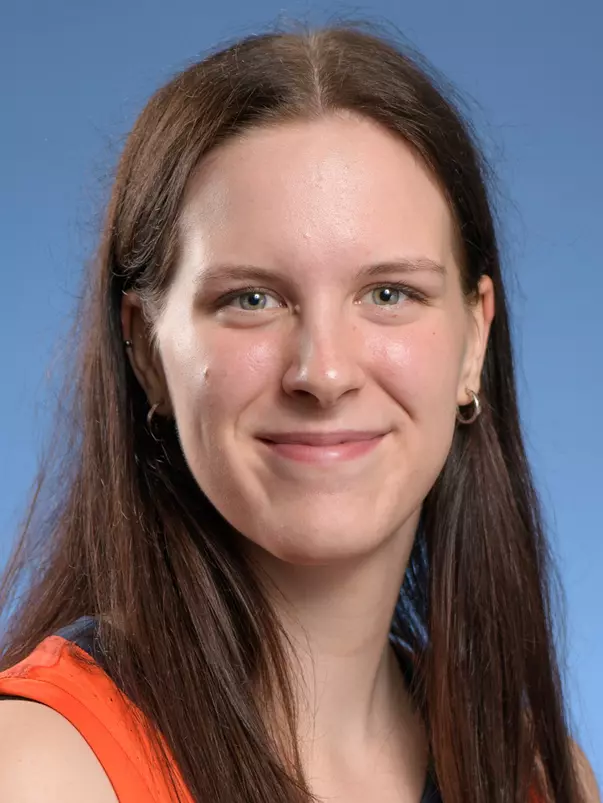 Liisa Taponen 2022-23 headshot