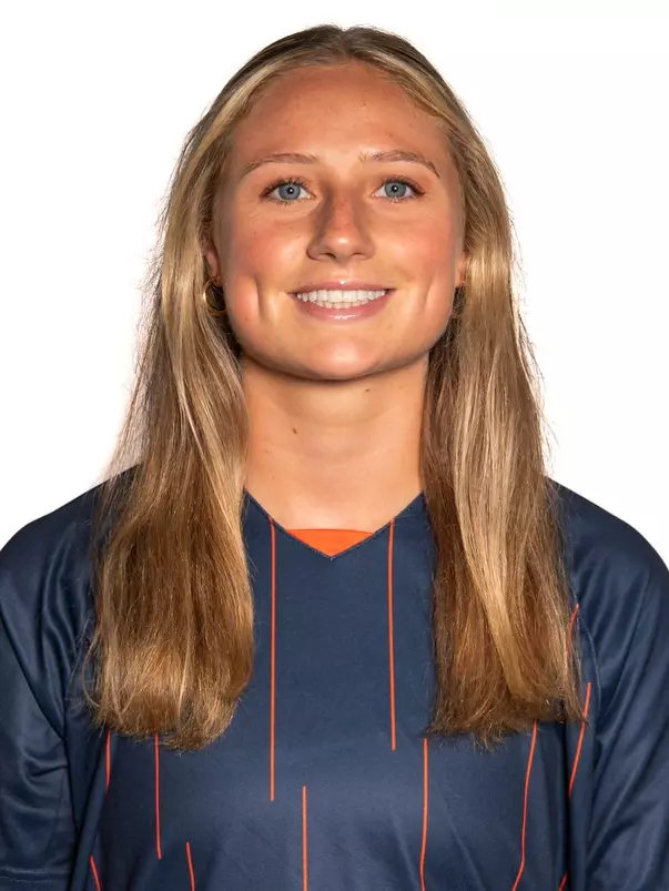 CHAMPAIGN, IL - August 07, 2023 - Illinois Midfielder Sarah Hiestand (#17) headshot taken during the 2023 Production Day at the Susan and Clint Atkins Baseball Training Center in Champaign, IL. Photo By Kevin Snyder