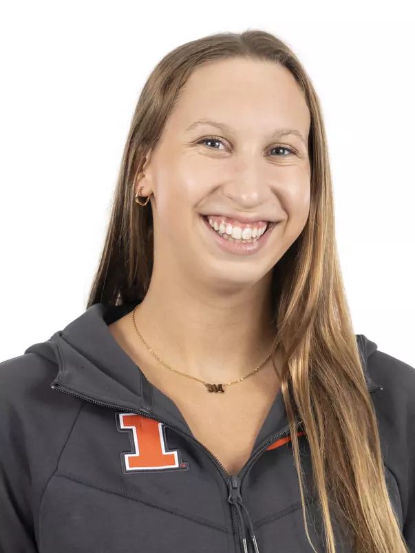 CHAMPAIGN, IL - September 04, 2023 - Illinois Swimmer Lauren Beard headshot taken during 2023-2024 Production Day at Fighting Illini Center for Excellence in Champaign, IL. Photo By Kevin Snyder