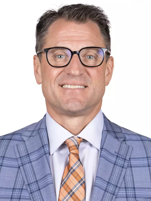uCHAMPAIGN, IL - September 29, 2023 - Illinois Assistant Coach Geoff Alexander headshot taken during 2023-2024 Team Photo Photoshoot at Ubben Basketball Complex in Champaign, IL. Photo By Kevin Snyder