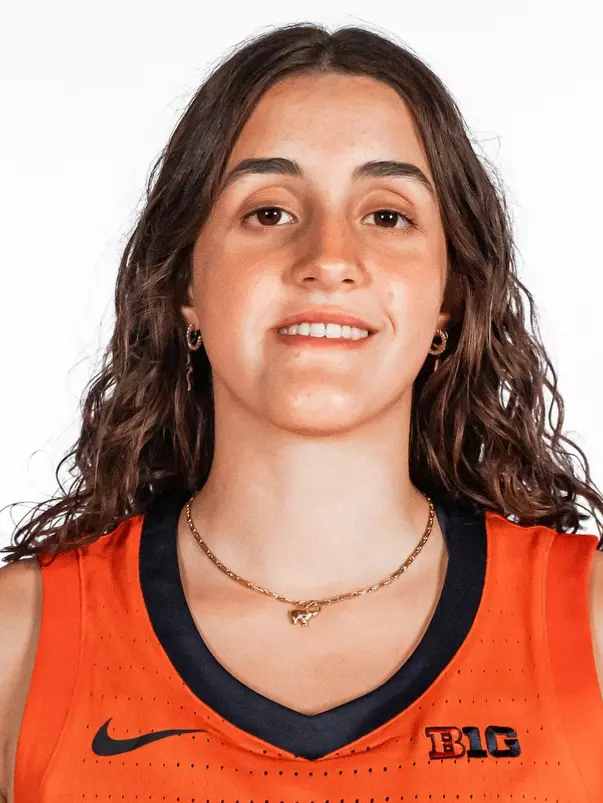 Irene Noya Catoira 2024-25 headshot