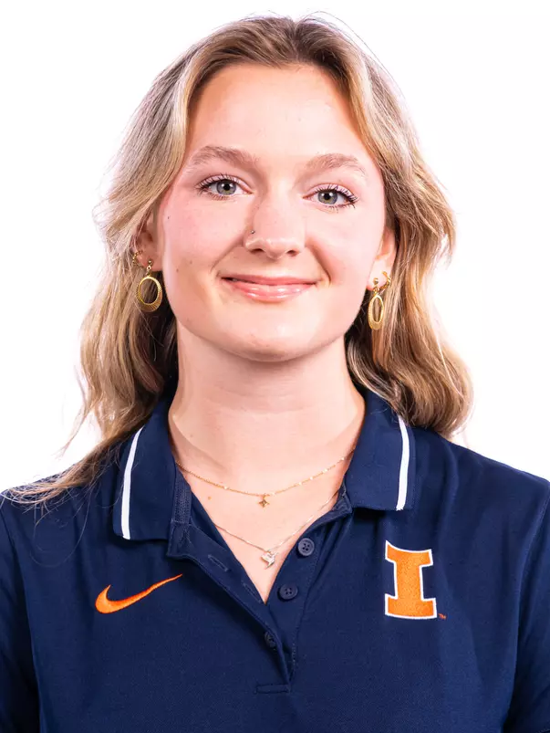 Champaign, IL - October 02, 2024 - Illinois Distance Runner Lydia Malecek headshot taken during 2024 Fall Staff Headshot Day at Bielfeldt Athletic Administration Building in Champaign, IL. (Photo By Kevin Snyder/Illinois Athletics)