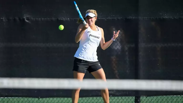Women's Tennis Downs La Salle, 6-1